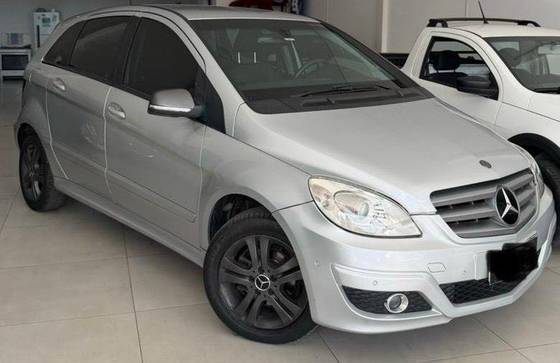 MERCEDES-BENZ B 180 1.7 FAMILY 8V GASOLINA 4P AUTOMÁTICO